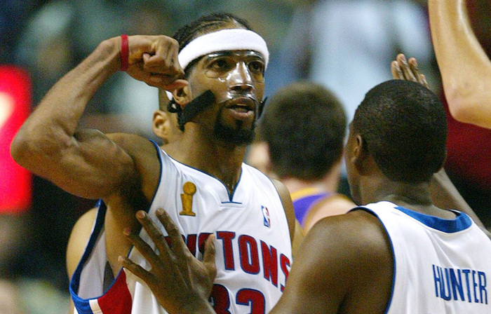 官方：受大雾影响，巴萨前往客场的航班将延迟一个小时起飞（官方通报：大雾导致巴萨客场航班起飞延迟1小时）