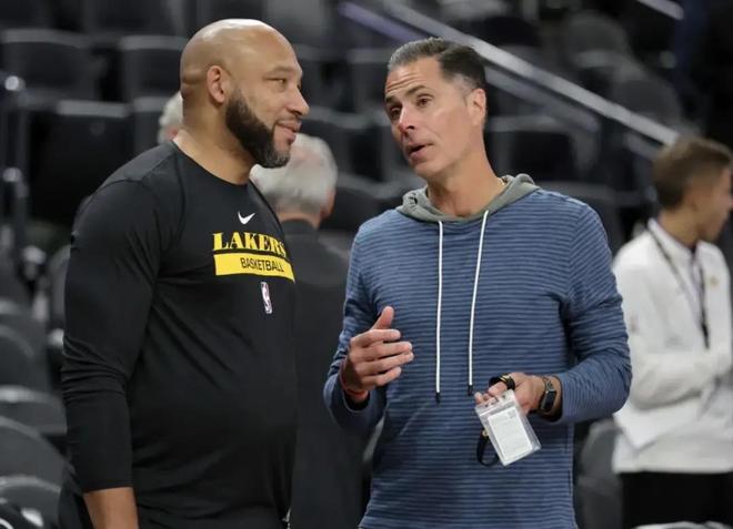 TA：桑切斯最近在逐渐进步，他已成为英超最可靠的门将之一（TA：桑切斯状态稳步上扬，现已跻身英超最可靠门将之列）