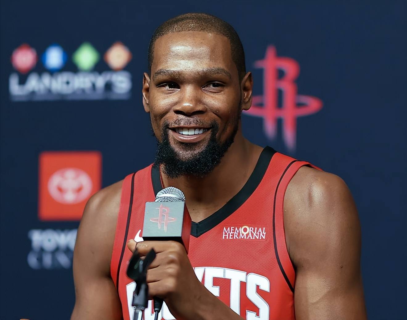 皇马vs塞尔塔：姆巴佩搭档维尼修斯，贝林厄姆、居莱尔出战（皇马迎战塞尔塔：姆巴佩联手维尼修斯，贝林厄姆与居莱尔同场亮相）