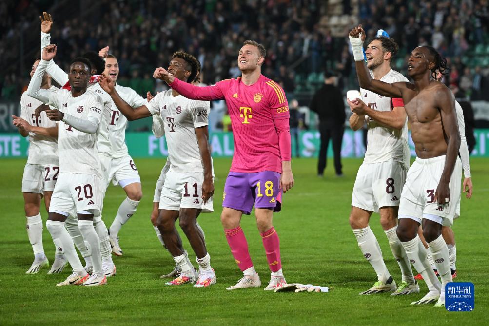 另一个半球的思念，奥斯卡晒出在家观看海港亚冠比赛照片（远隔重洋心系海港，奥斯卡晒在家观战亚冠照）