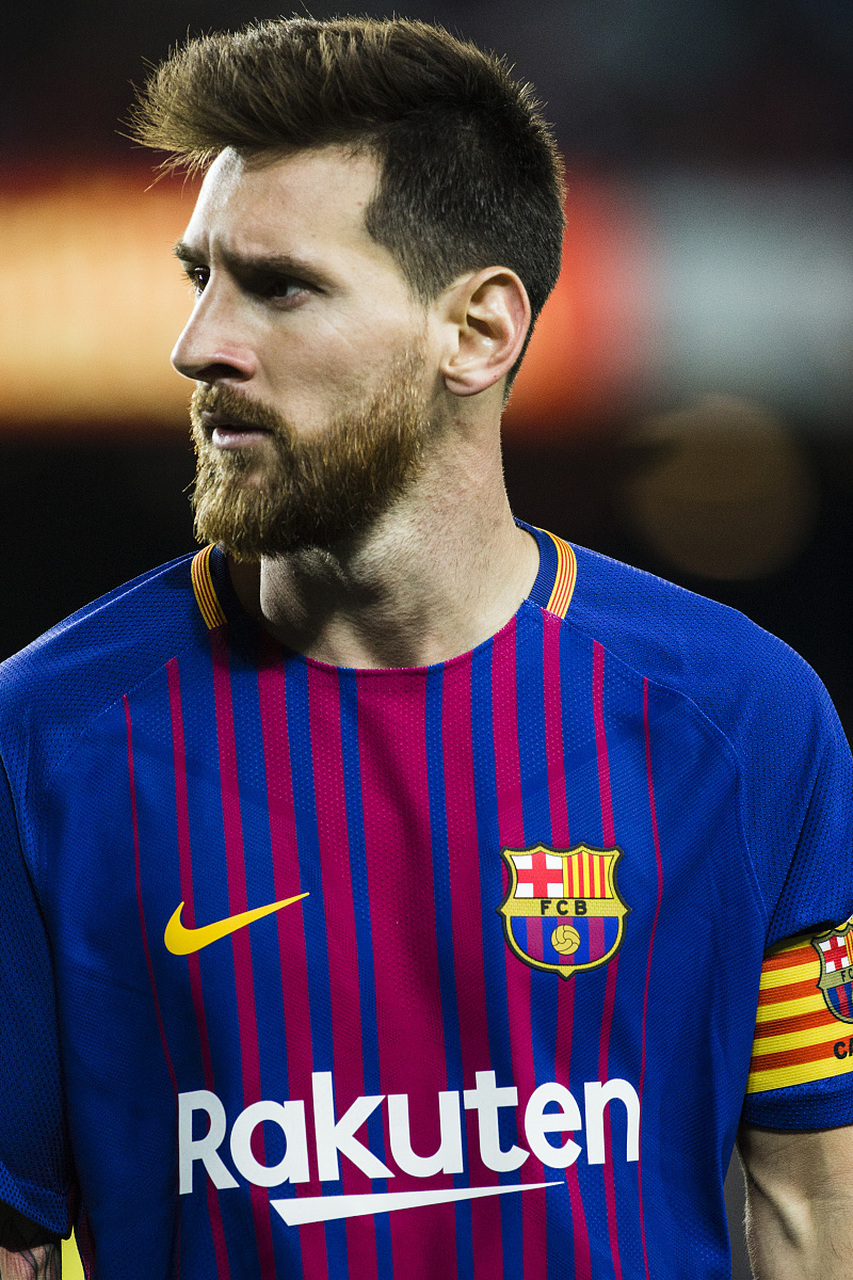 TA：皇马寻求引进后卫和中场；他们愿听取对罗德里戈的报价（TA：皇马寻求补强后卫与中场，同时对罗德里戈报价持开放态度）