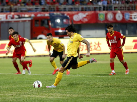 亚精英赛战报：路易斯中柱、荒木隼人制胜球，广岛1-0申花（亚精英赛：广岛1-0力克申花，路易斯中框，荒木隼人建功）