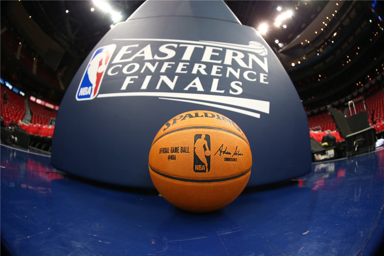 卡佩罗：斯帕莱蒂不能执着于某些固定阵型，他要学会灵活变通（卡佩罗：斯帕莱蒂别死守阵型，应学会灵活调整）