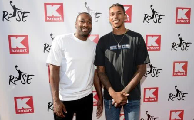 阿圭罗：阿根廷能赢2026世界杯；梅西是巴萨队史最重要的球员（阿圭罗：看好阿根廷问鼎2026世界杯，梅西是巴萨史上最重要球员）