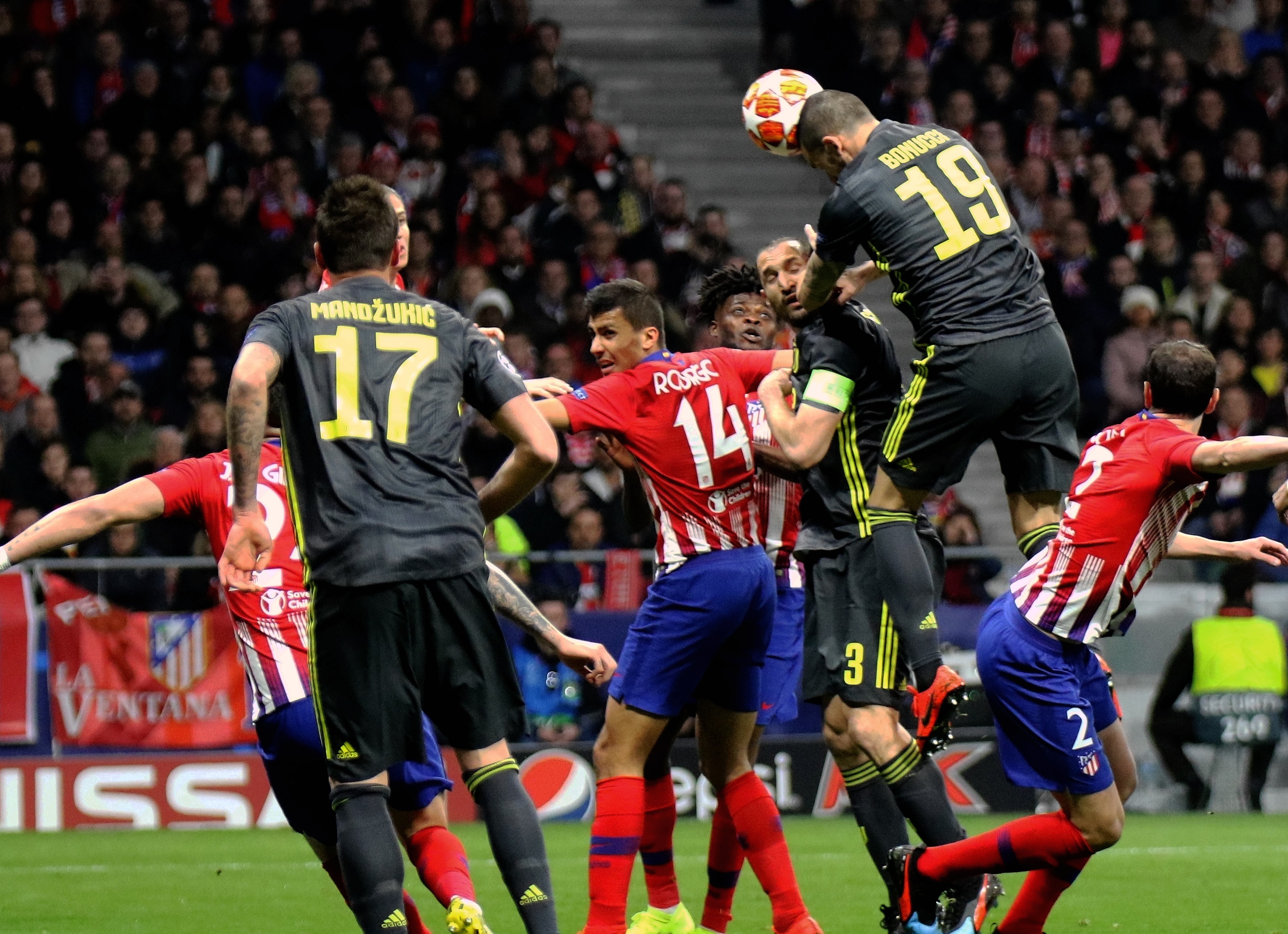 手感冰凉！麦克布莱德半场7中1仅拿2分1篮板2助攻（状态低迷！麦克布莱德半场7投仅1中，仅得2分1篮板2助攻）