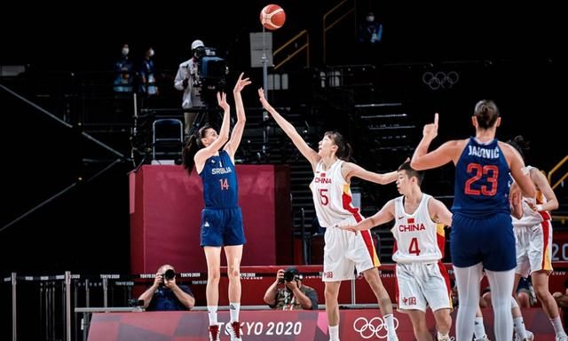 NBA杯半场：希罗&鲍威尔合砍24分，热火暂以57-56魔术（季中锦标赛半场：希罗携鲍威尔合得24分，热火57-56暂领先魔术）