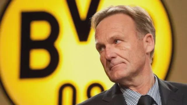 德媒：施洛特贝克在等待豪门，多特可能强硬应对拒绝低价出售（德媒：施洛特贝克静候豪门邀约，多特强硬拒绝低价放人）